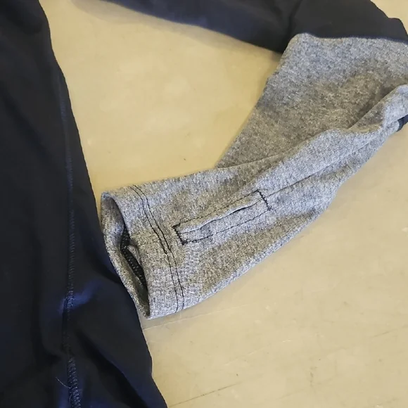 Under Armour Women's UA Locker ½ Zip Long Sleeve Shirt. - Picture 4 of 4